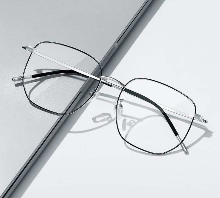 『押さえておきたいブランドメガネ 黒縁』